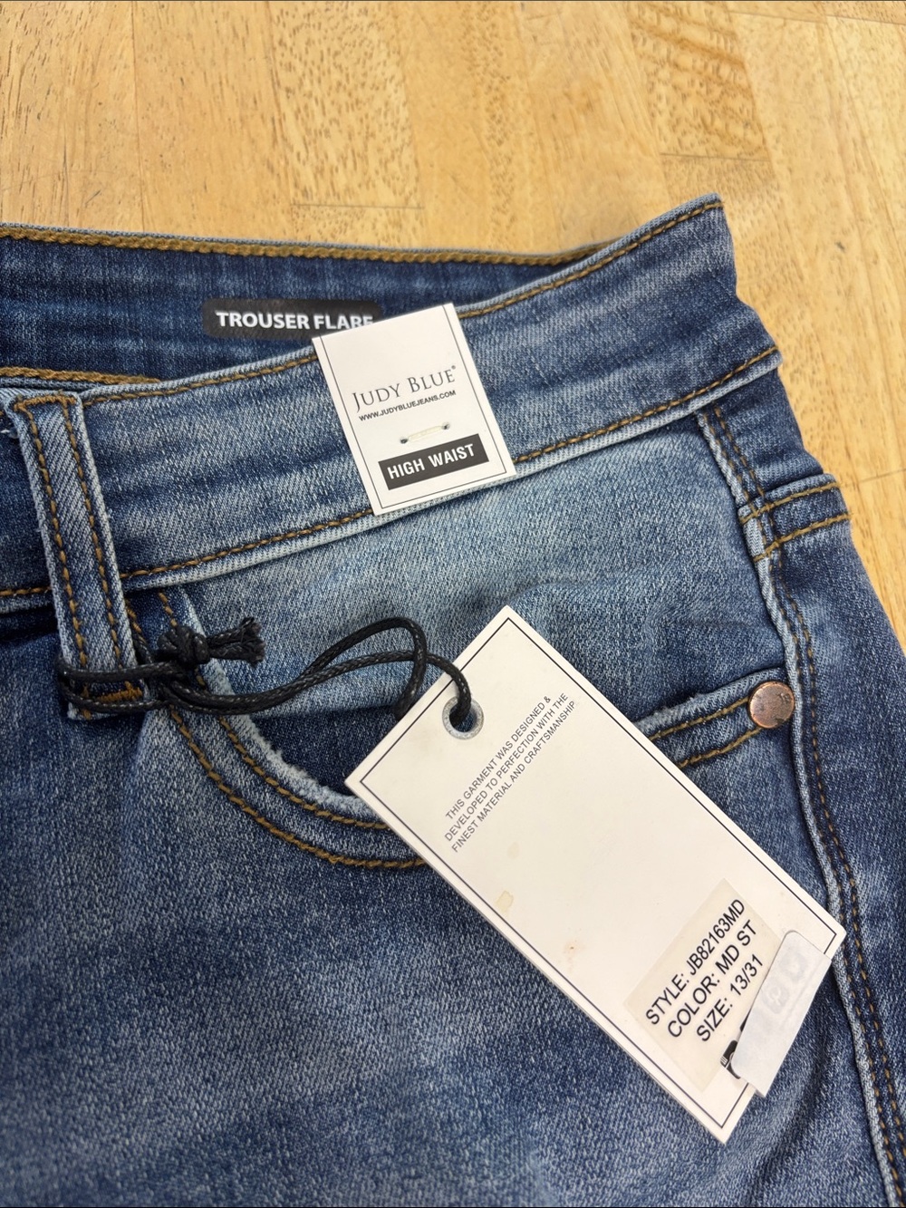 NWT Judy Blue High Waist Trouser Flare Jeans Size 13/31 Medium Wash Wide Hem - Picture 4 of 7